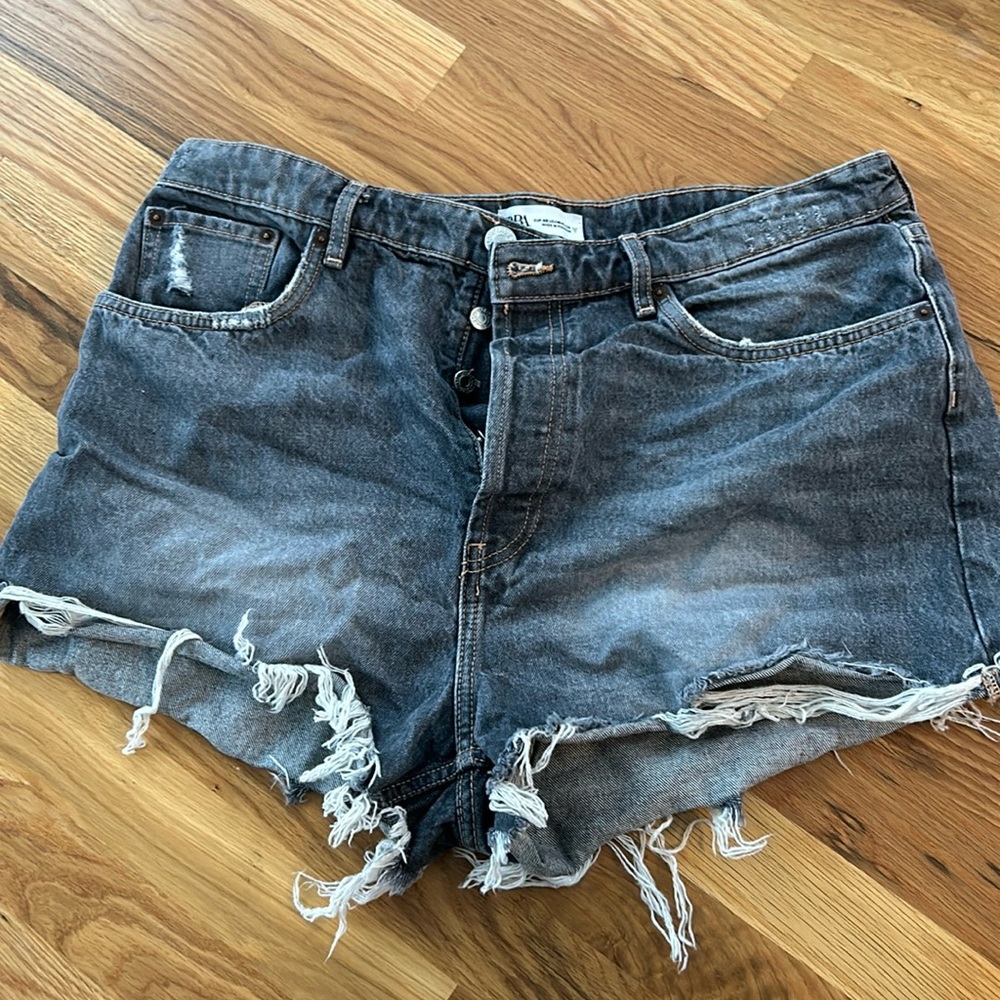 Zara faded black jean shorts